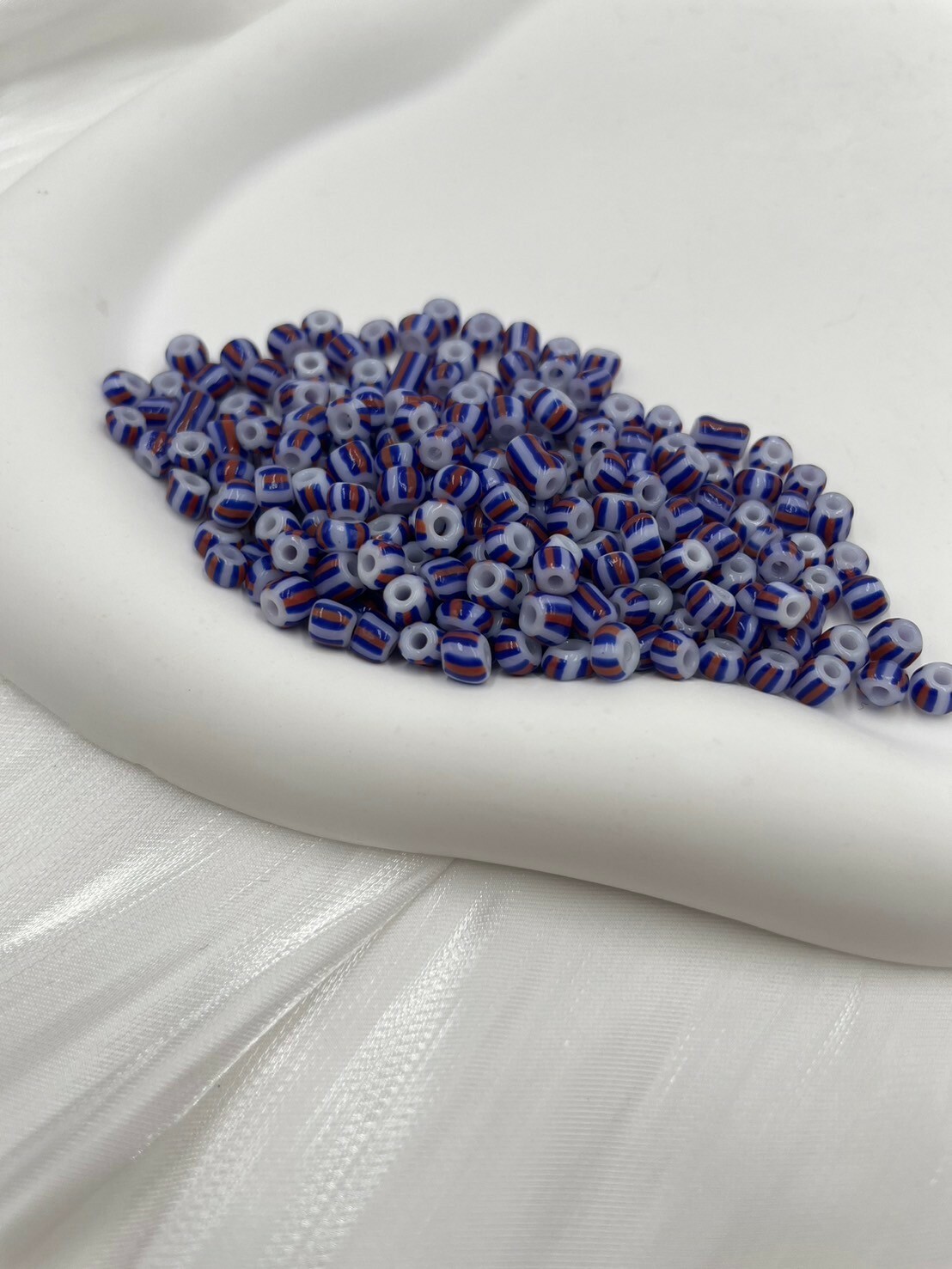 西瓜珠4mm-No.5白色-紅藍壓線20g