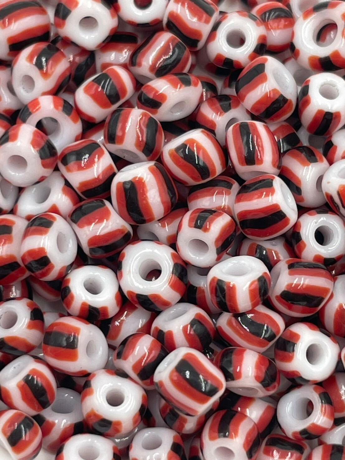 西瓜珠4mm-No.6白色-黑紅壓線20g