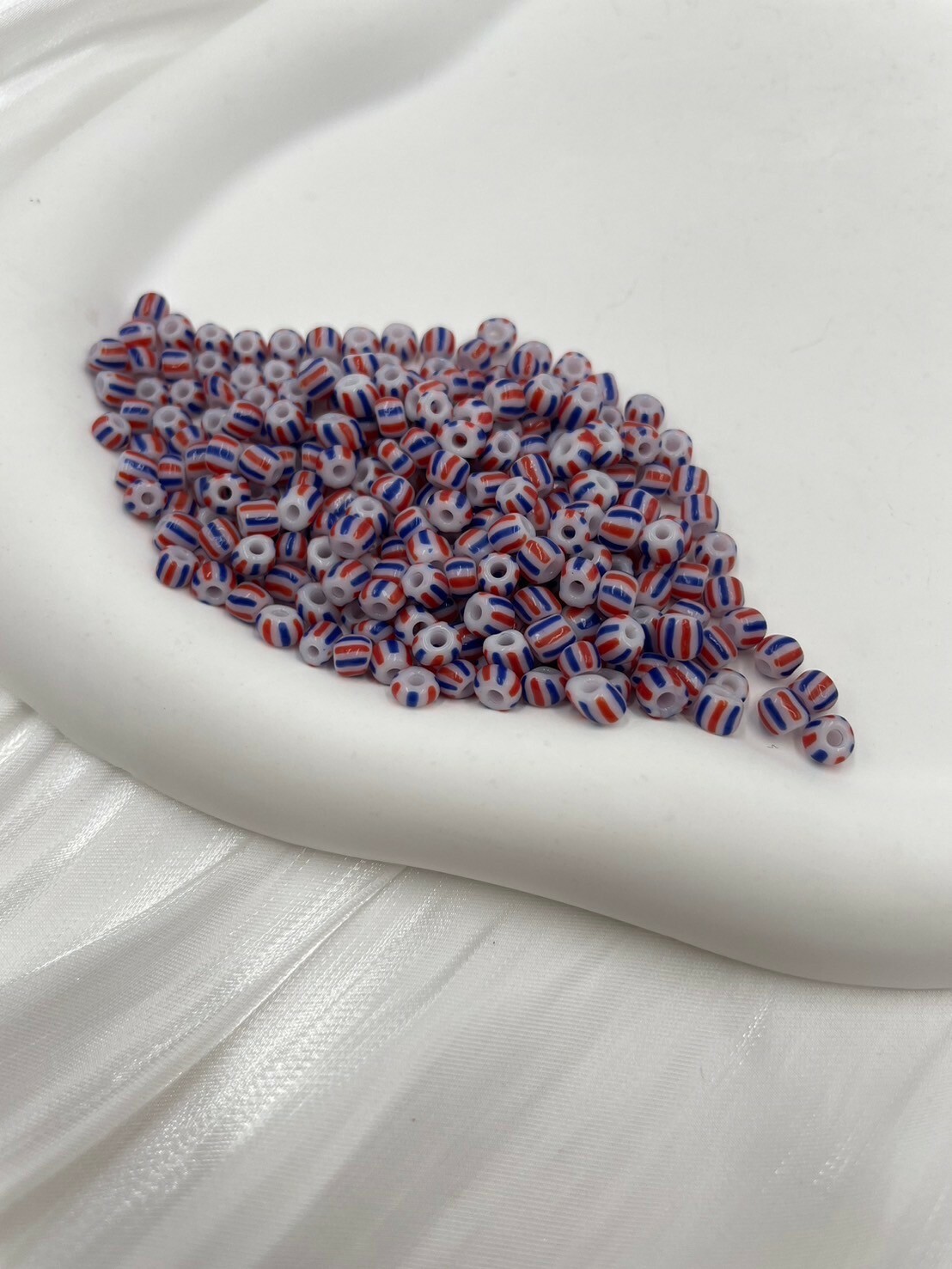 西瓜珠4mm-No.7白色-藍紅8線20g