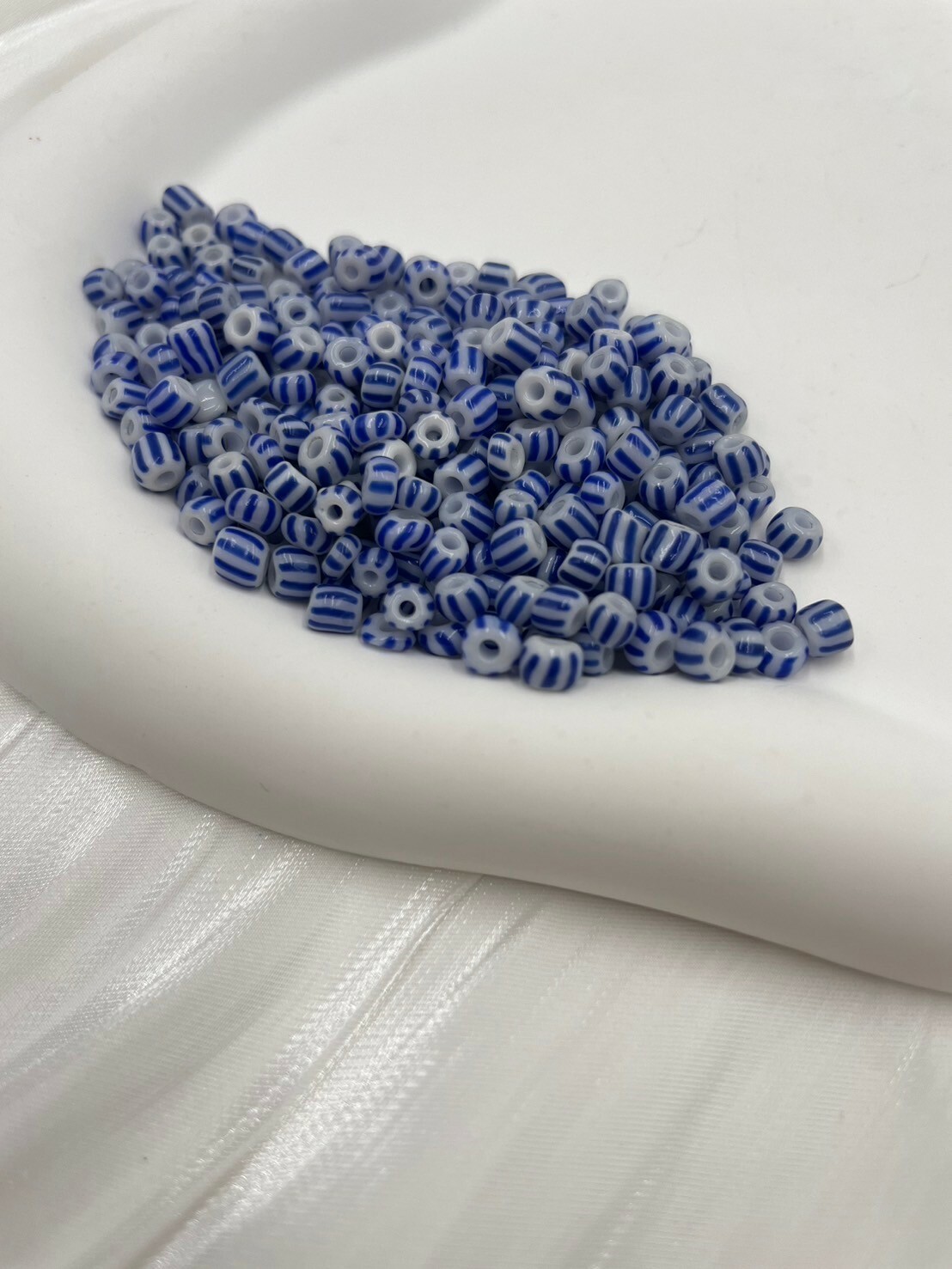 西瓜珠4mm-No.8白色-藍色8線20g