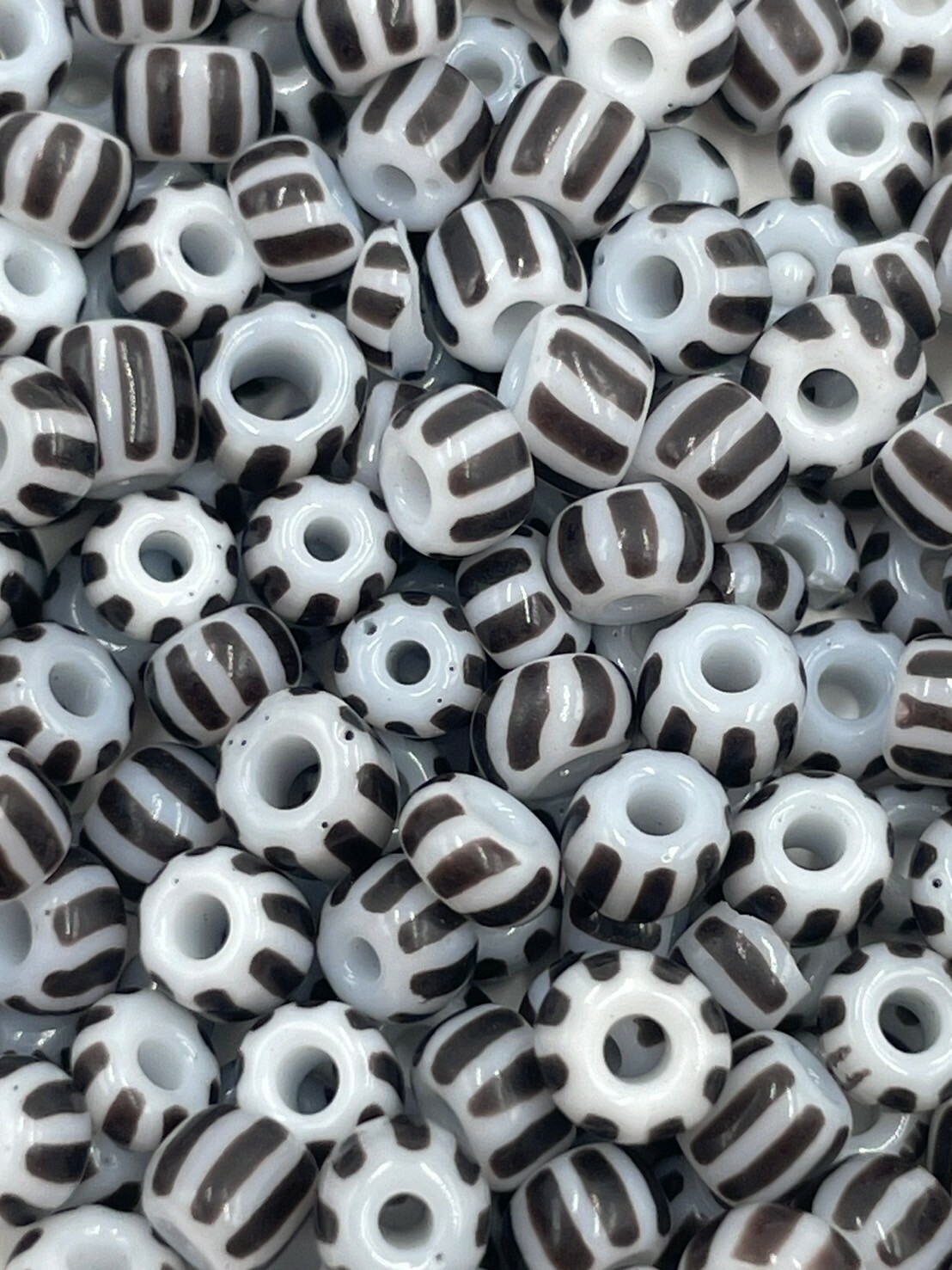 西瓜珠4mm-No.9白色-黑色8線20g