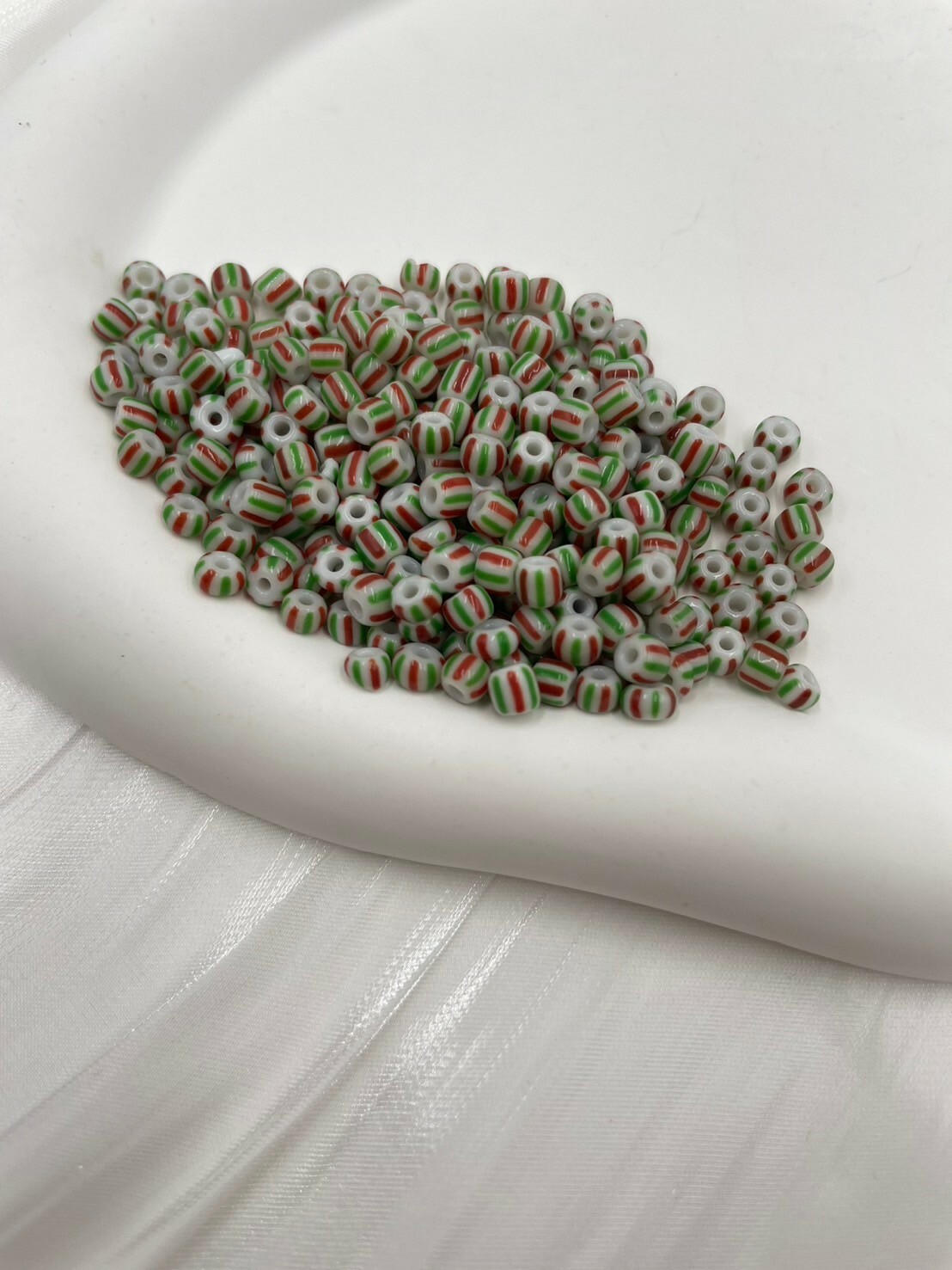 西瓜珠4mm-No.14白色-紅綠8線20g