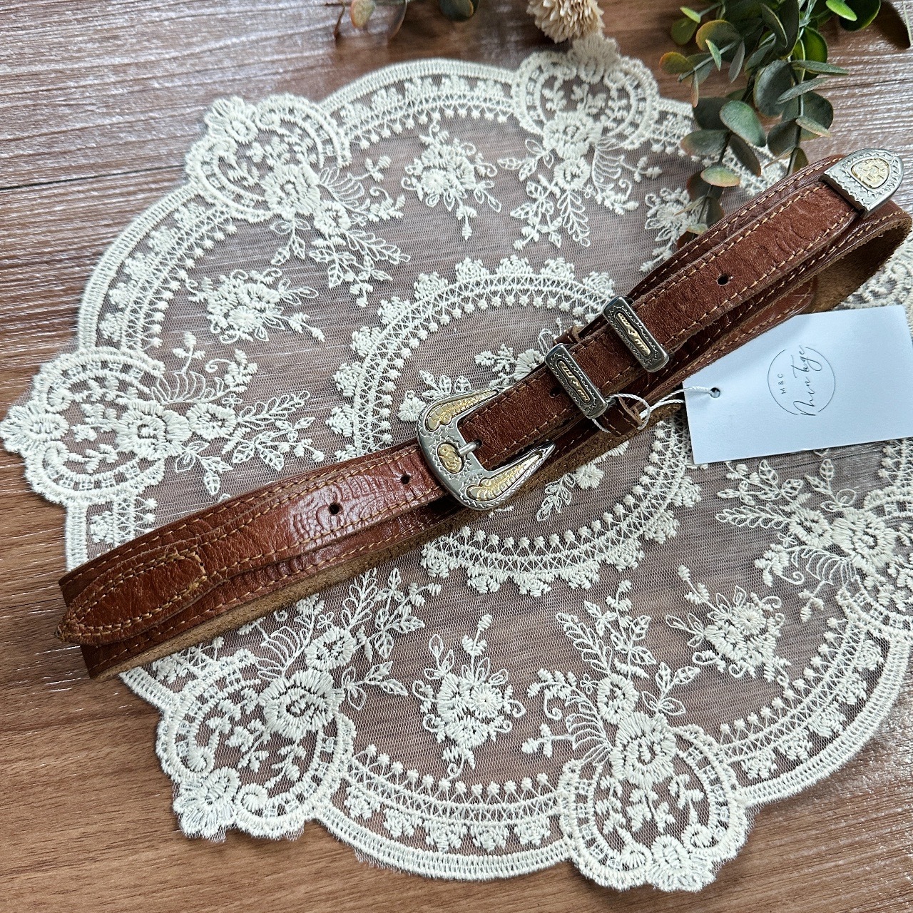 啡色暗花紋銀扣腰帶