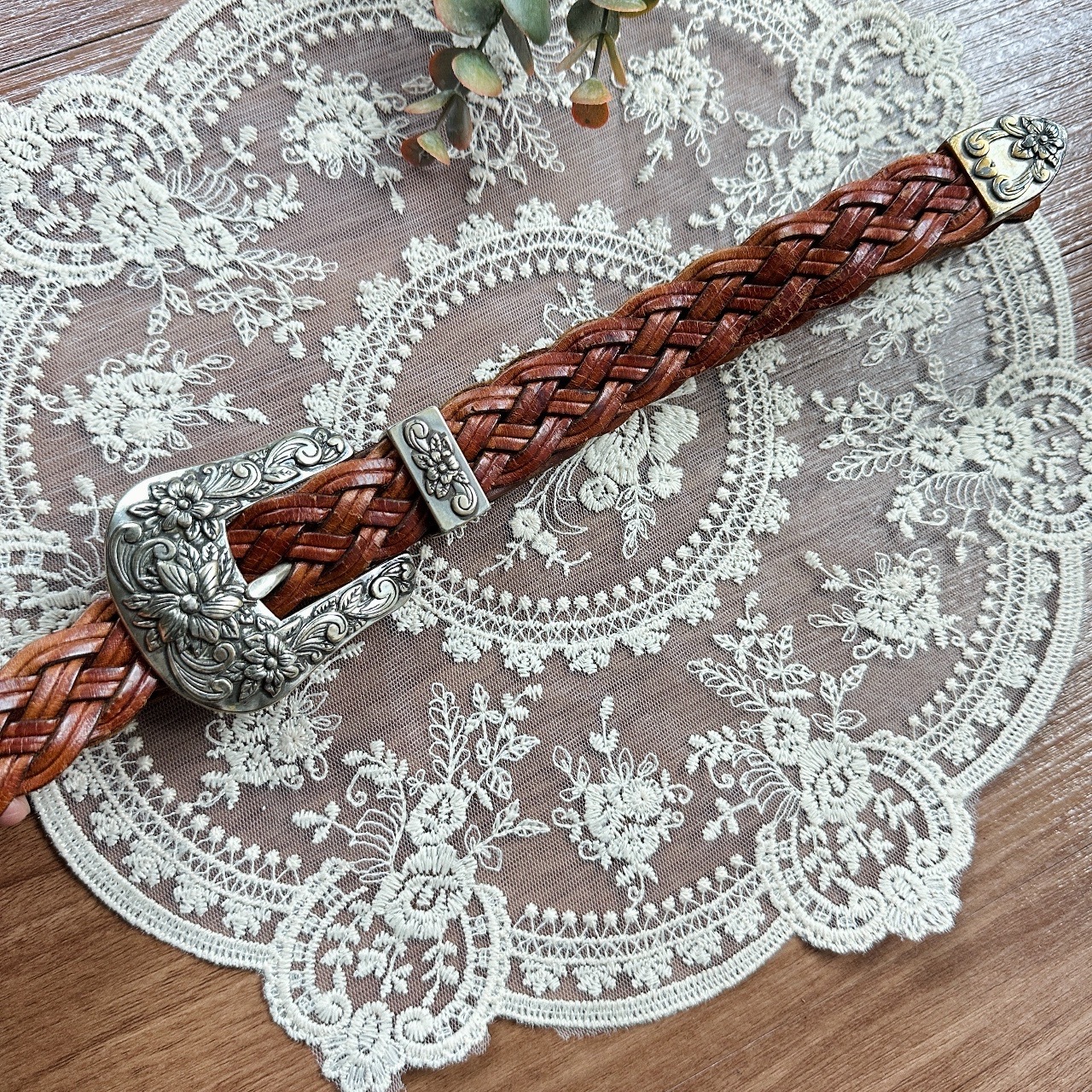 啡色編織銀扣幼身腰帶