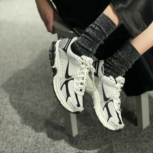 KTQ STORE ‧ NIKE ZOOM VOMERO 5 奶油黑灰 奶油白 灰銀 黑色 女鞋 HQ1182-001