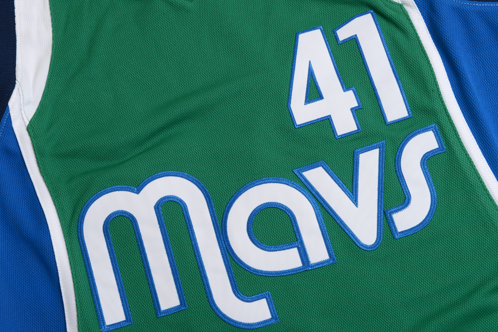 Mitchell & Ness 達拉斯獨行俠隊 Dirk Nowitzki 2004-2005 復刻 球員版球衣