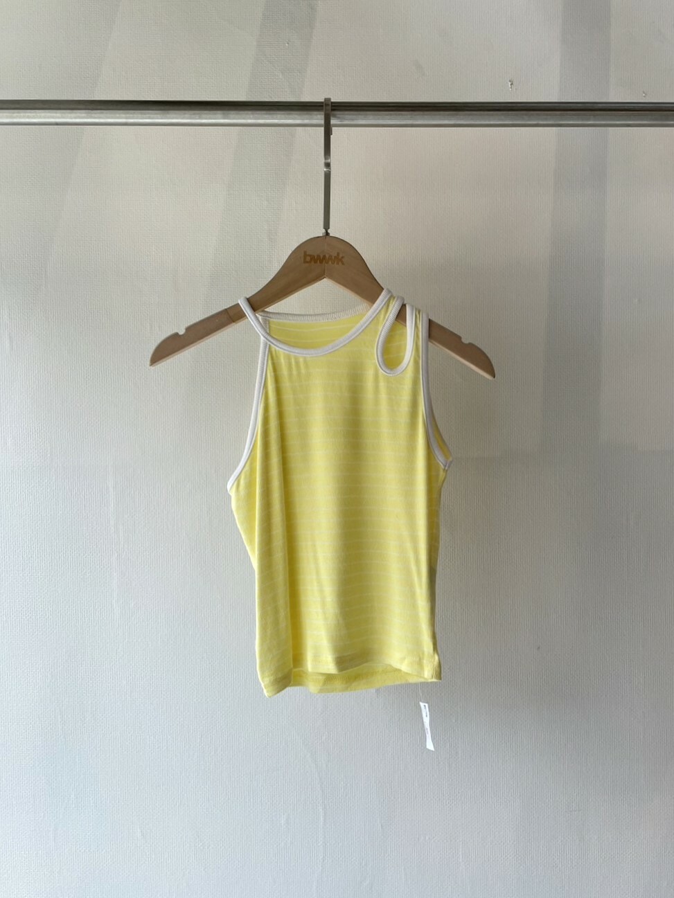 黃 條紋小挖肩設計背心