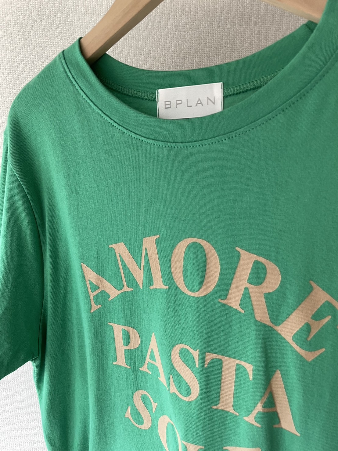 綠 AMORE字母短踢