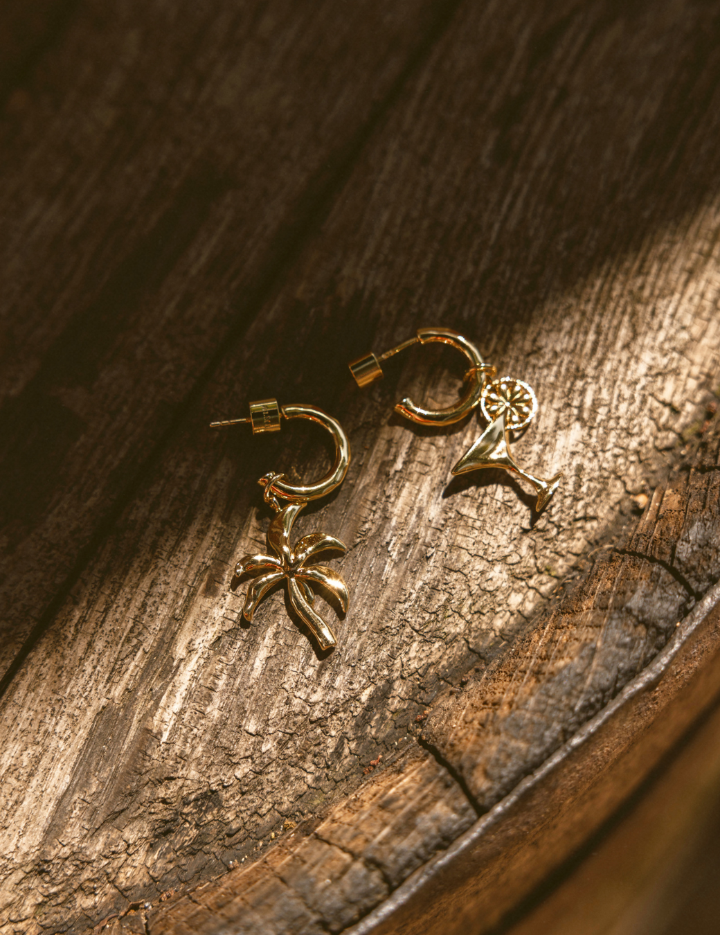 Tropical Paradise · 棕梠樹＆雞尾酒C圈耳環（金色）