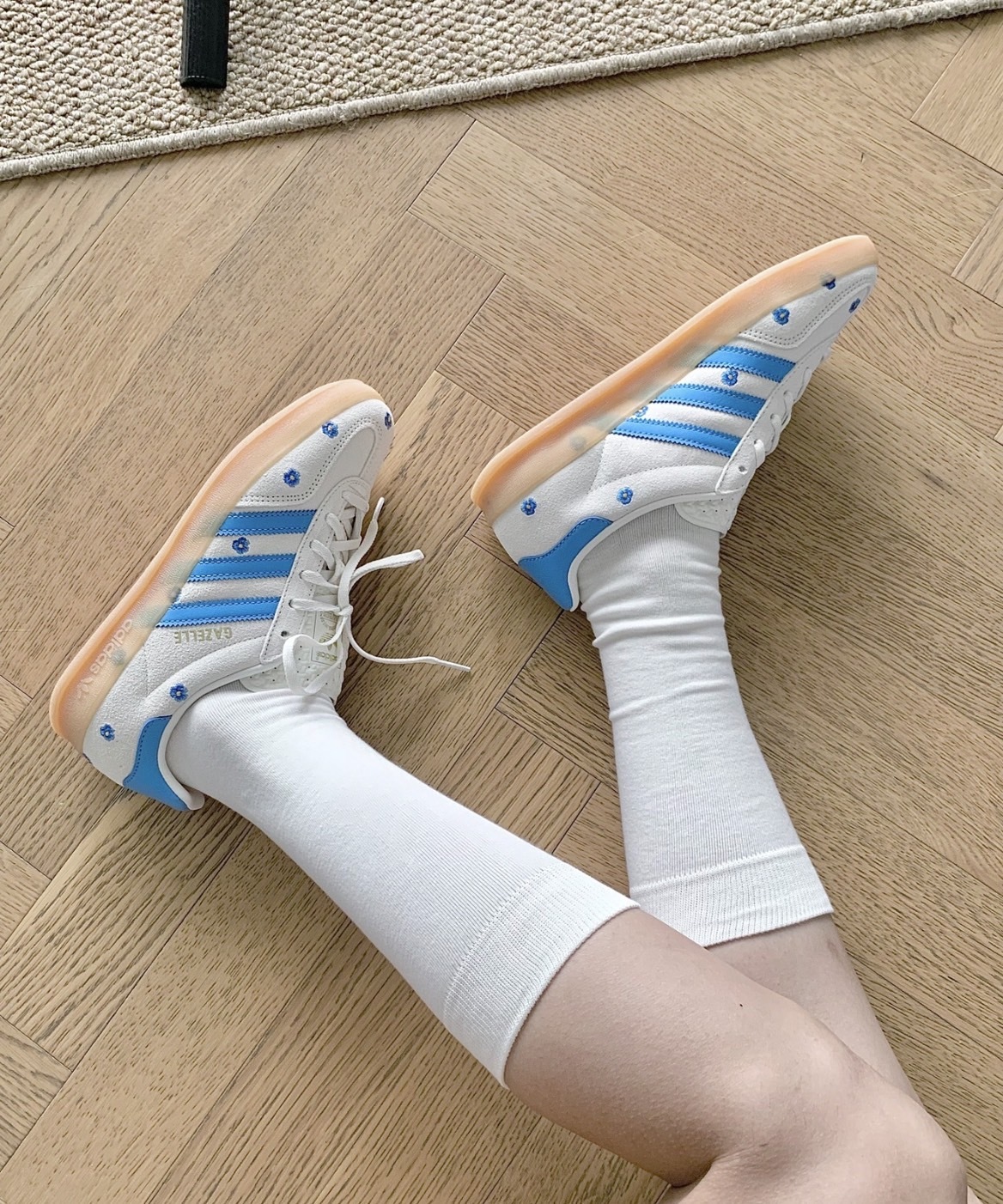 ADIDAS GAZELLE INDOOR 刺繡 花朵  小藍花