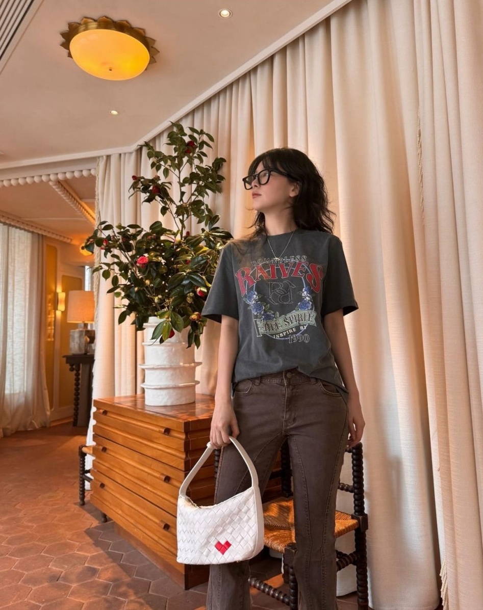 RAIVE Vintage Rose Graphic T-shirt