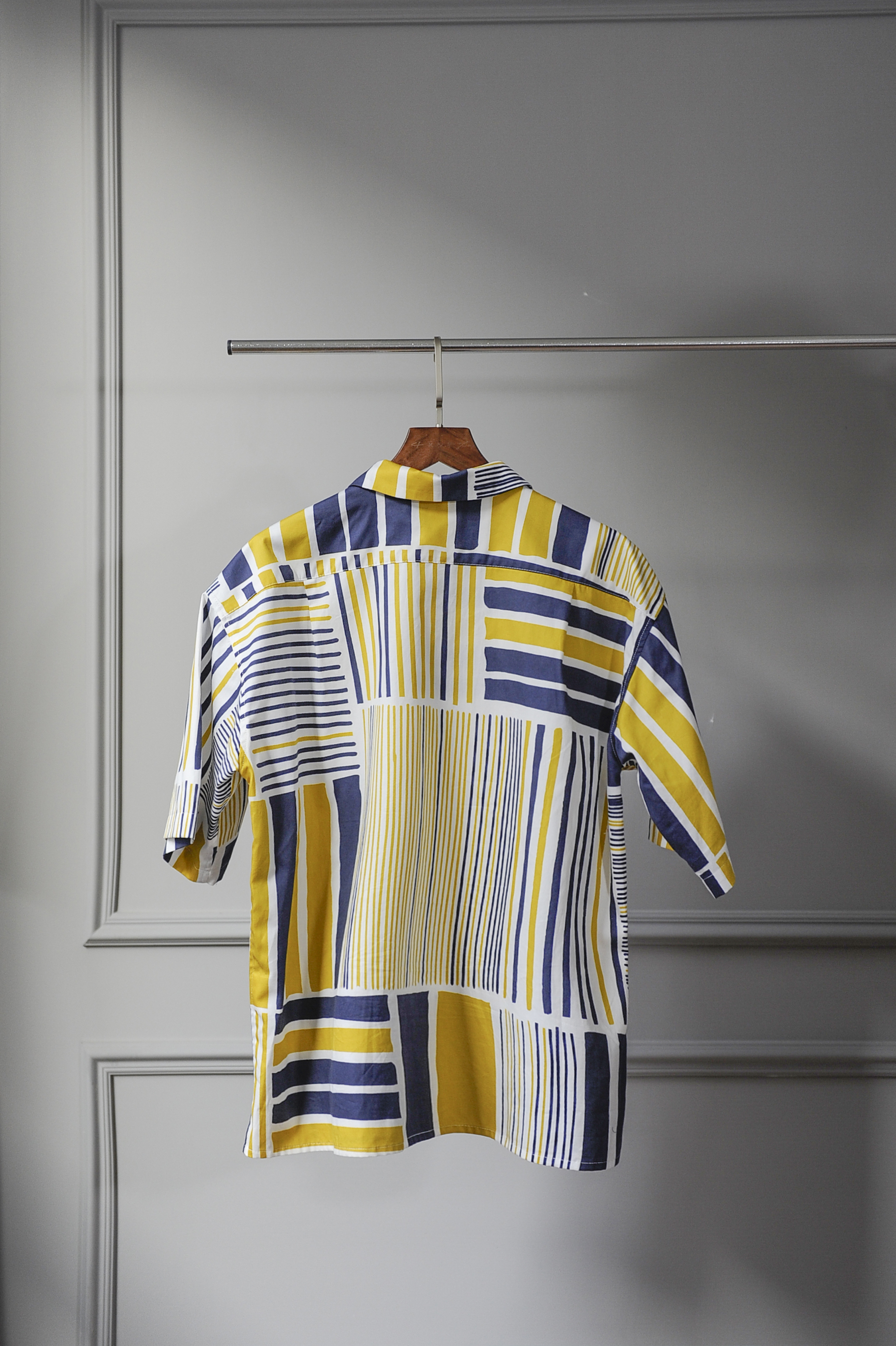 印花短版襯衫 / 鐵皮屋黃藍 / Free Size