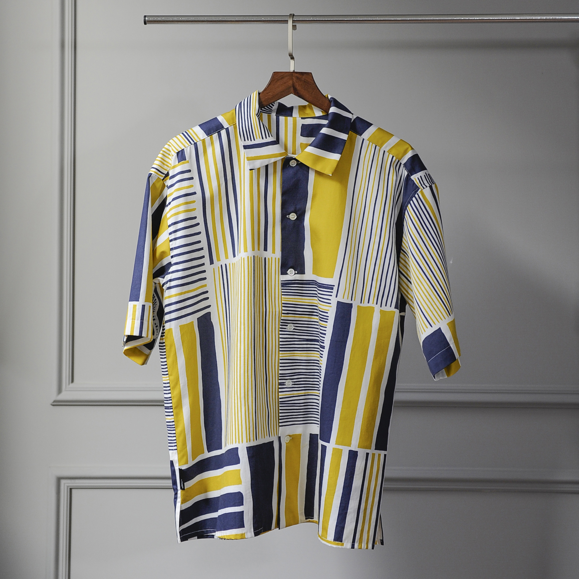 印花短版襯衫 / 鐵皮屋黃藍 / Free Size