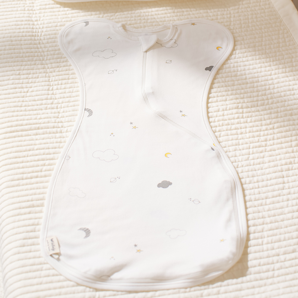 lolbaby 韓國 蝶型包巾baby swaddle 0-5m免脫換尿布-S號｜竹纖衣款｜雲朵朵