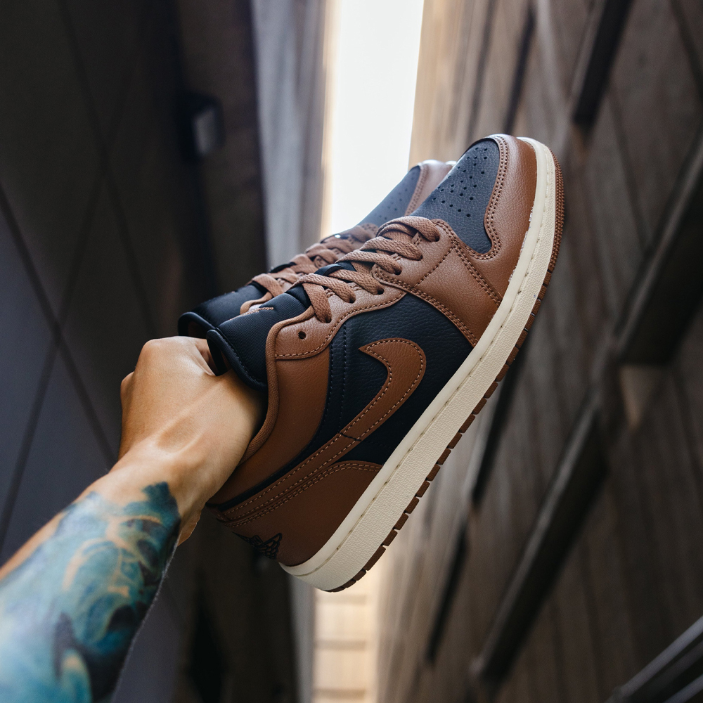 AIR JORDAN 1 LOW WMNS AJ1 平替款倒鉤 TS 黑摩卡 黑棕 皮革 女生復古休閒鞋 DC0774-021