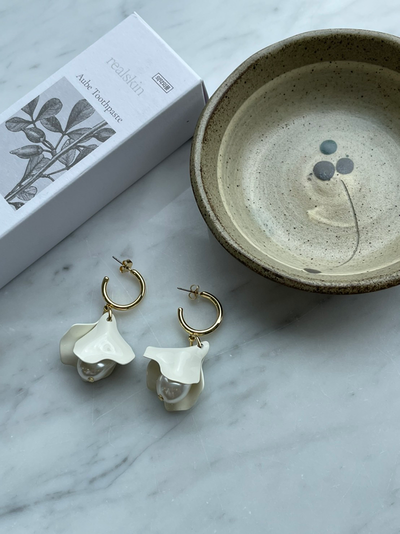 [現貨] 百合珍珠耳環