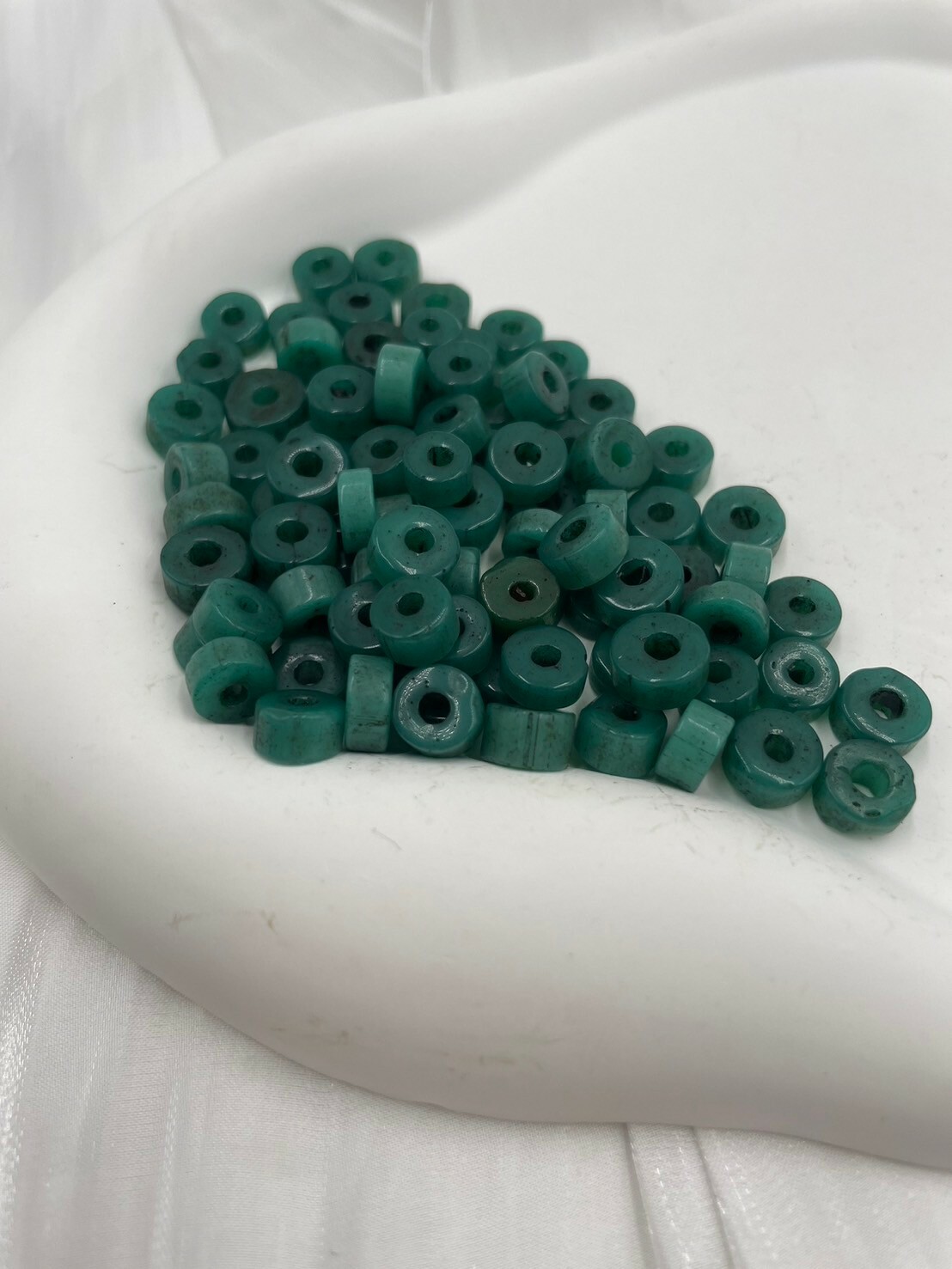 公克-扁仿舊綠珠7.5mm厚4mm孔2mm