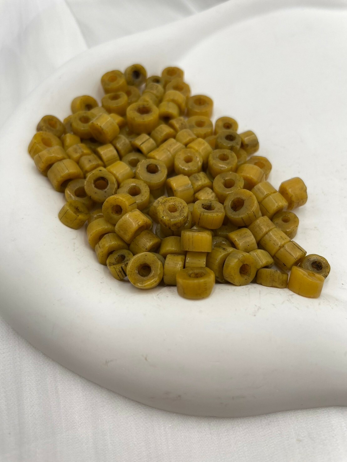 公克-扁仿舊黃珠7.5mm厚4mm孔2mm