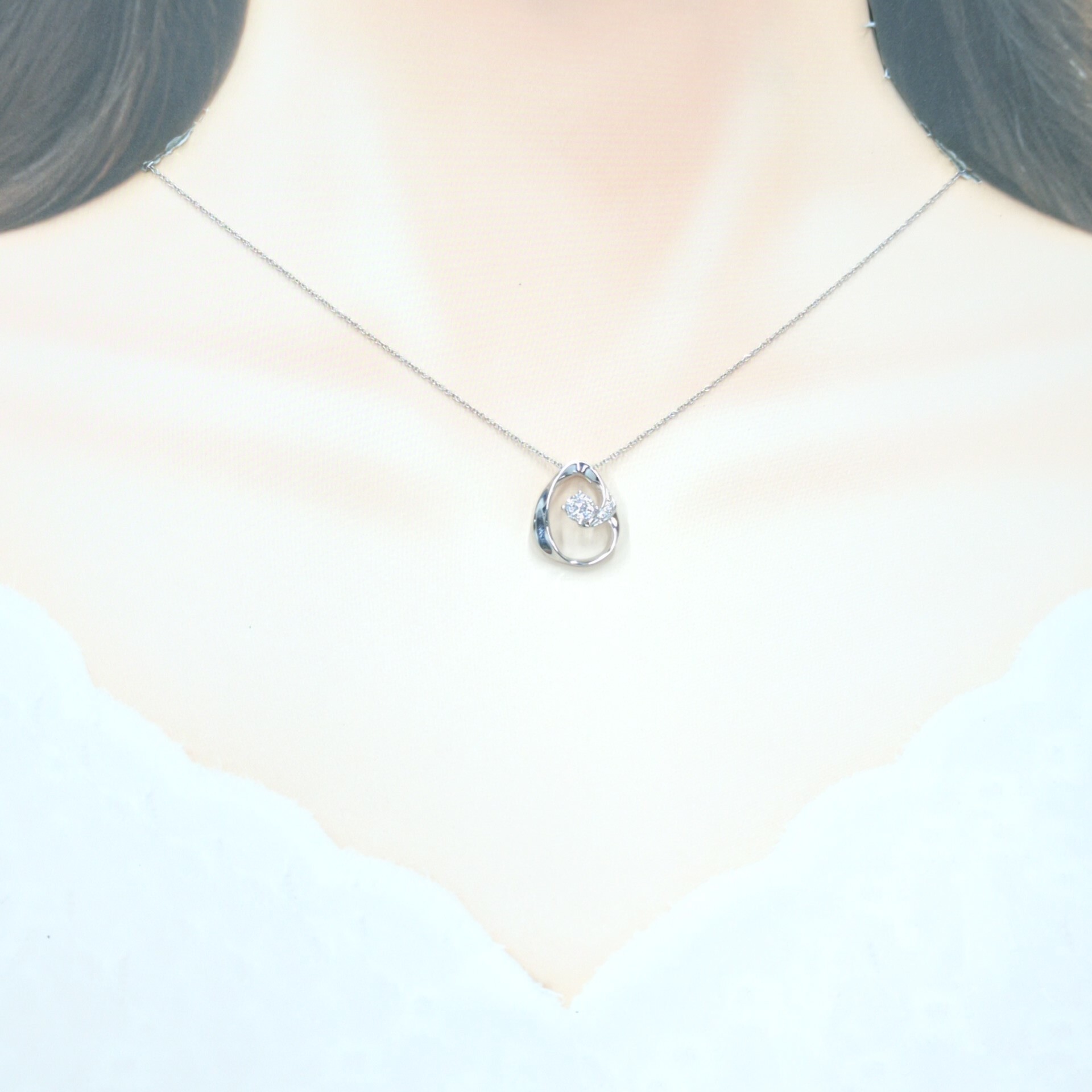 18K White Gold 0.12ct Diamond Pendant