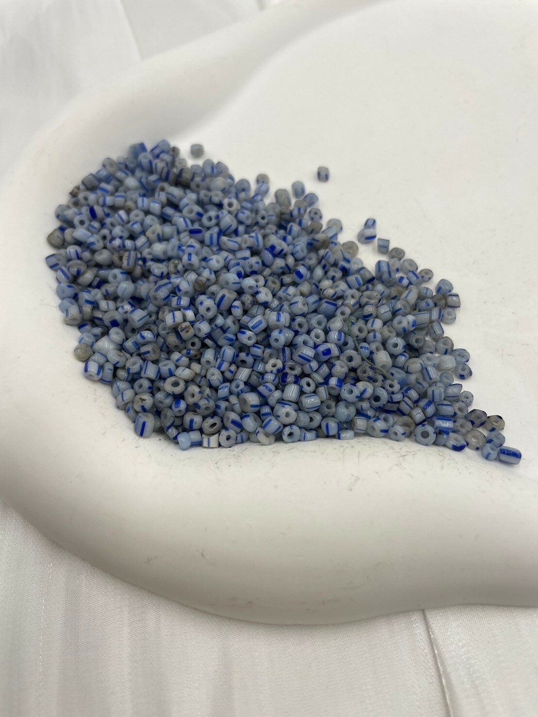 古-No.3藍白古繡珠2.5mm