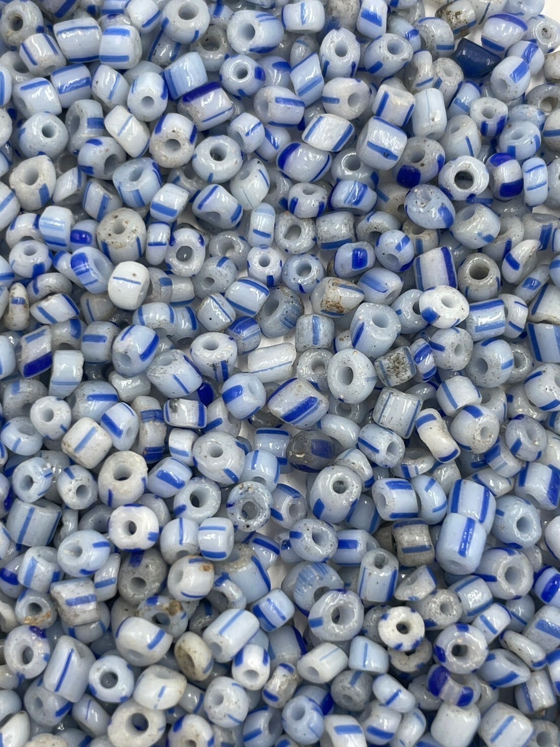 古-No.3藍白古繡珠2.5mm