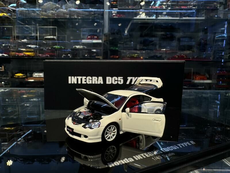 LCD Model Honda Integra (DC5) Type R White 1/43