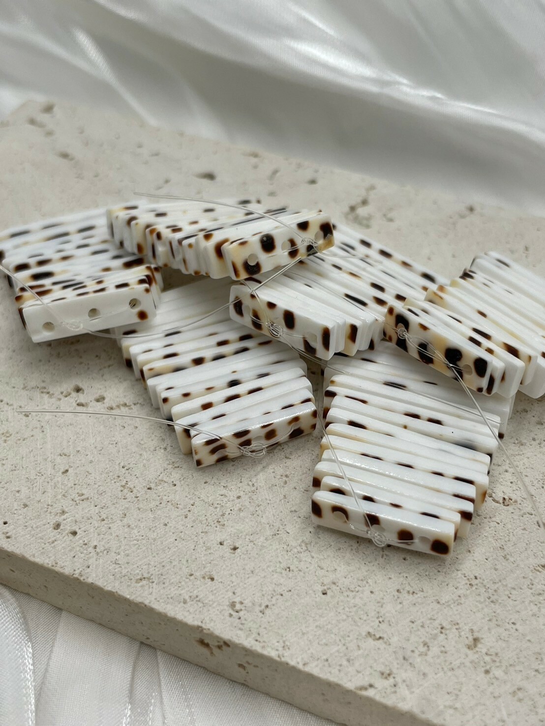 3孔-頸鏈薄貝殼隔片(組)