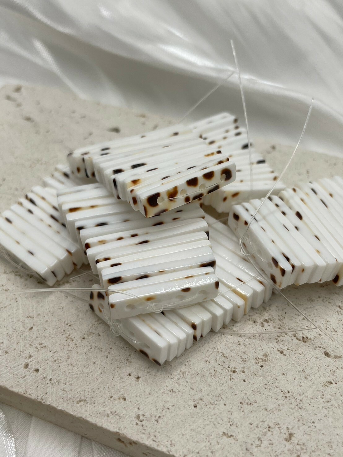 4孔-頸鏈薄貝殼隔片(組)