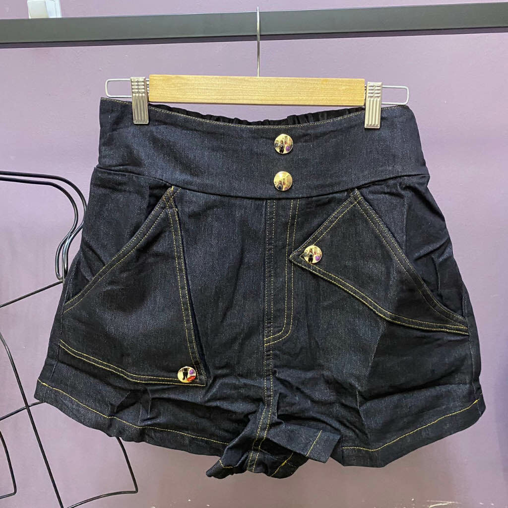 三角形金釦縮腰牛仔短褲
