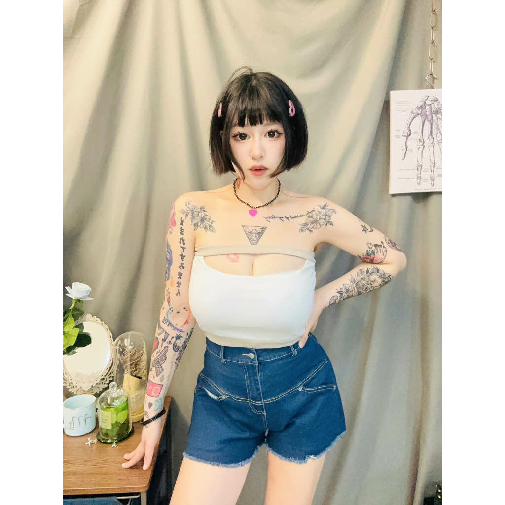 鬆緊腰割線寬褲管牛仔短褲