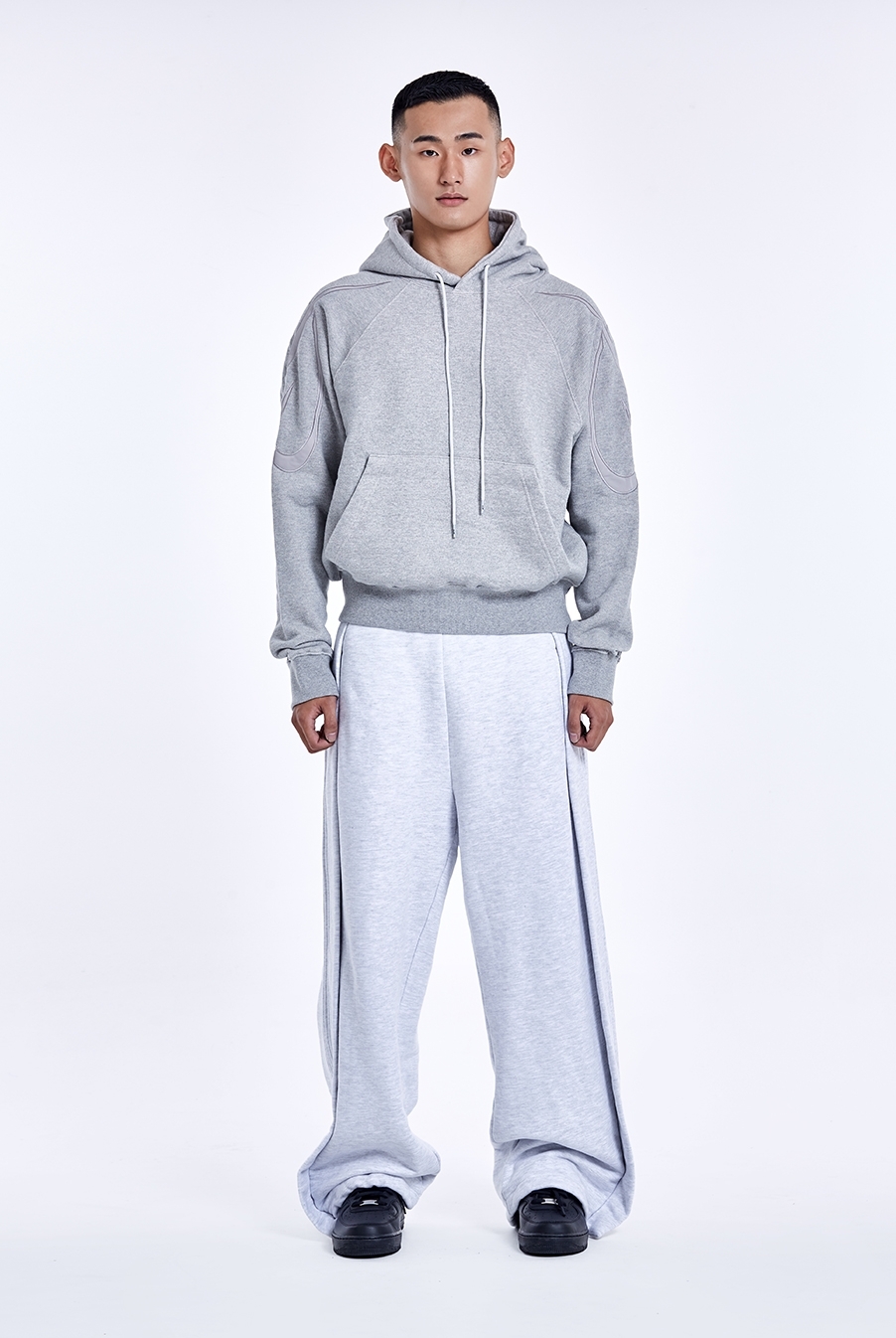 袖上大 LOGO 連帽長袖Ｔ恤－灰