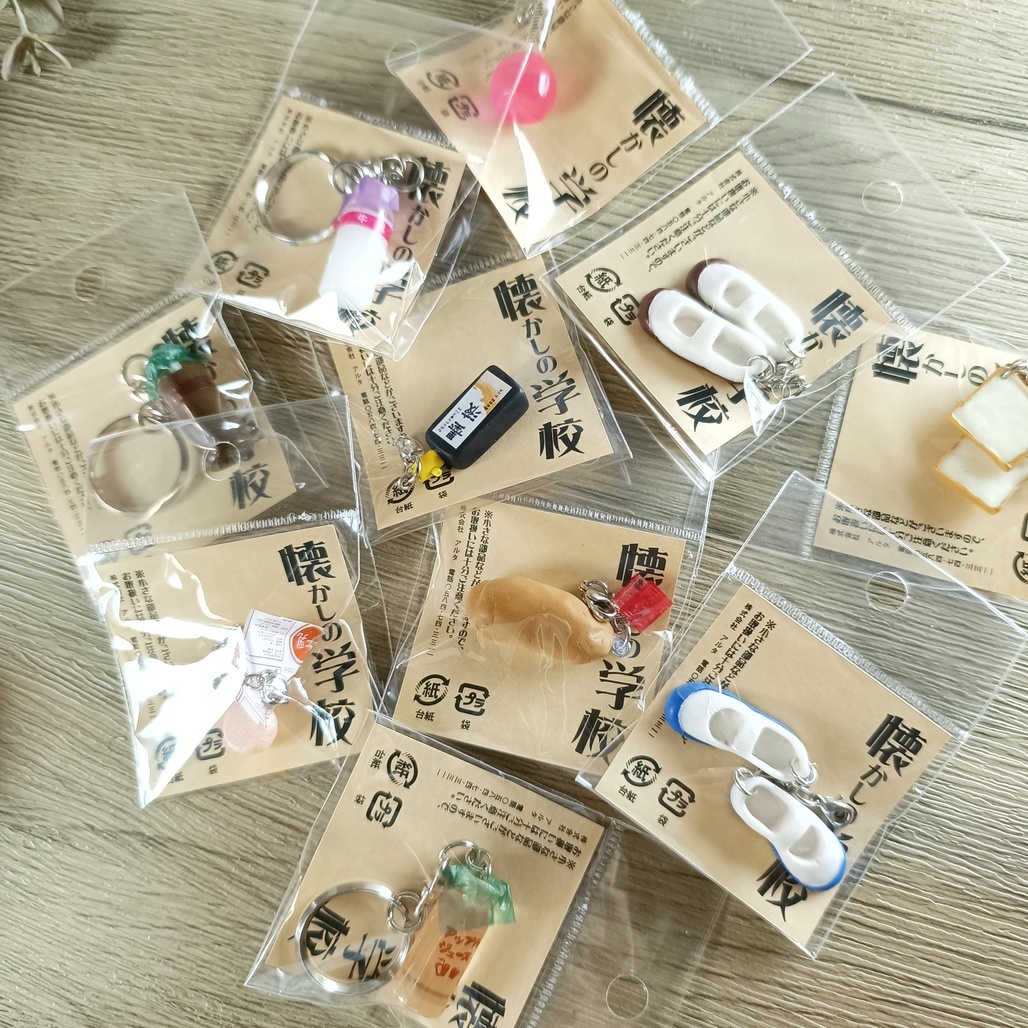 日本ARTHA．懷舊學校拉鍊鉤 共七款