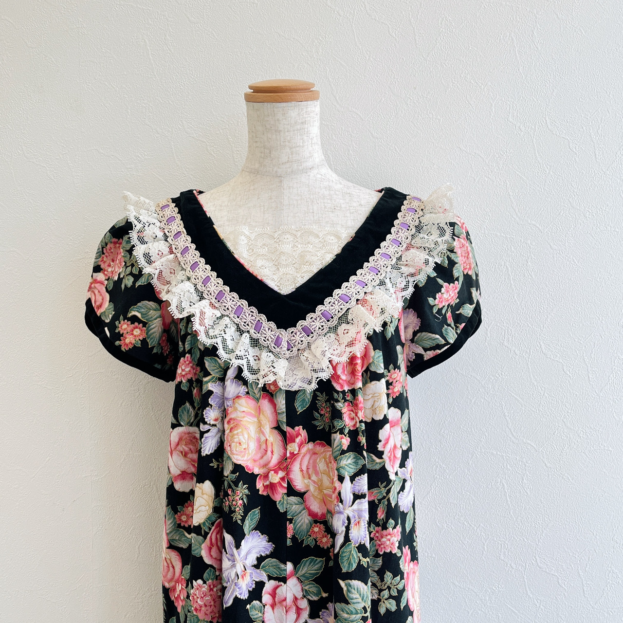 SUN BABES美國製黑色牡丹喱士領連身裙