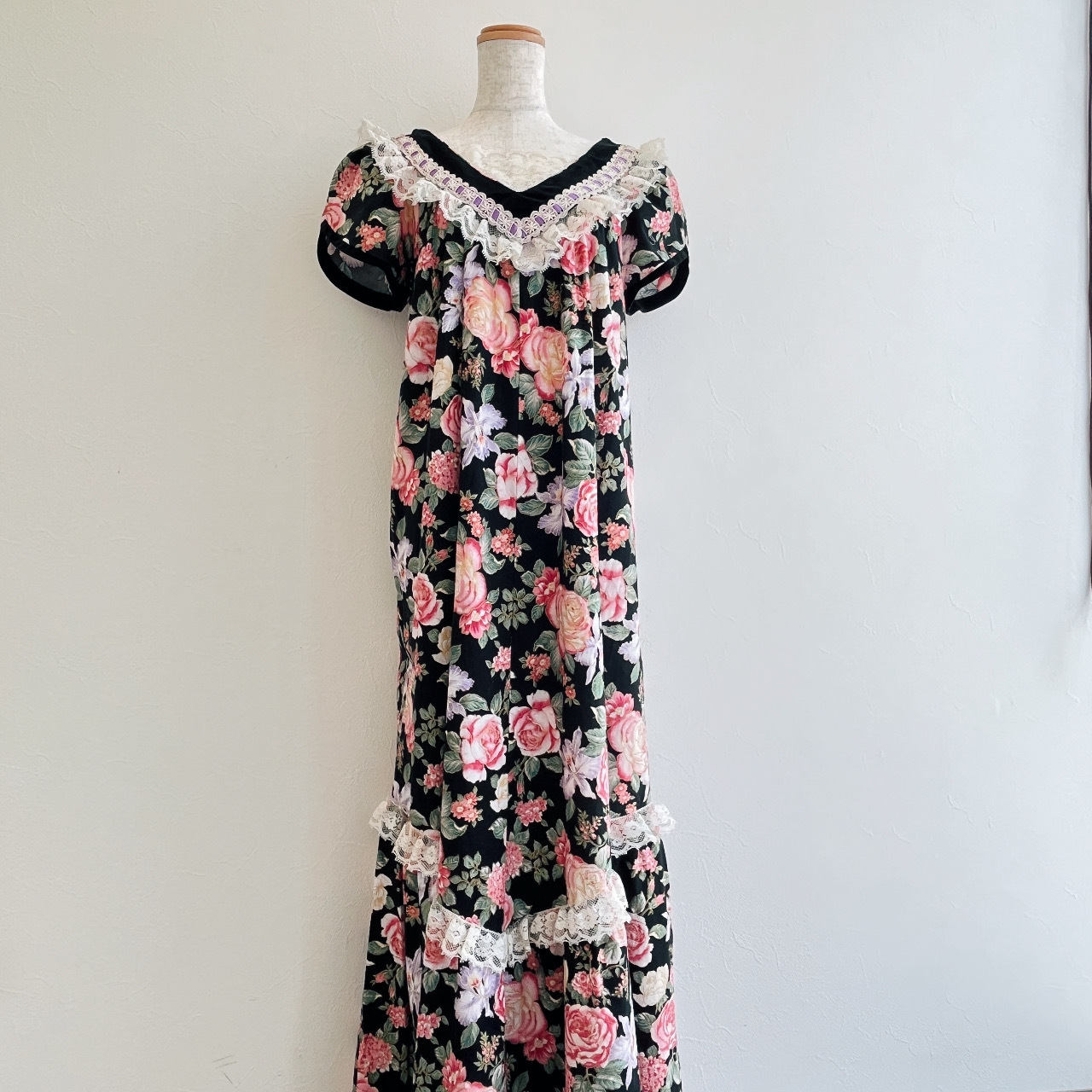 SUN BABES美國製黑色牡丹喱士領連身裙