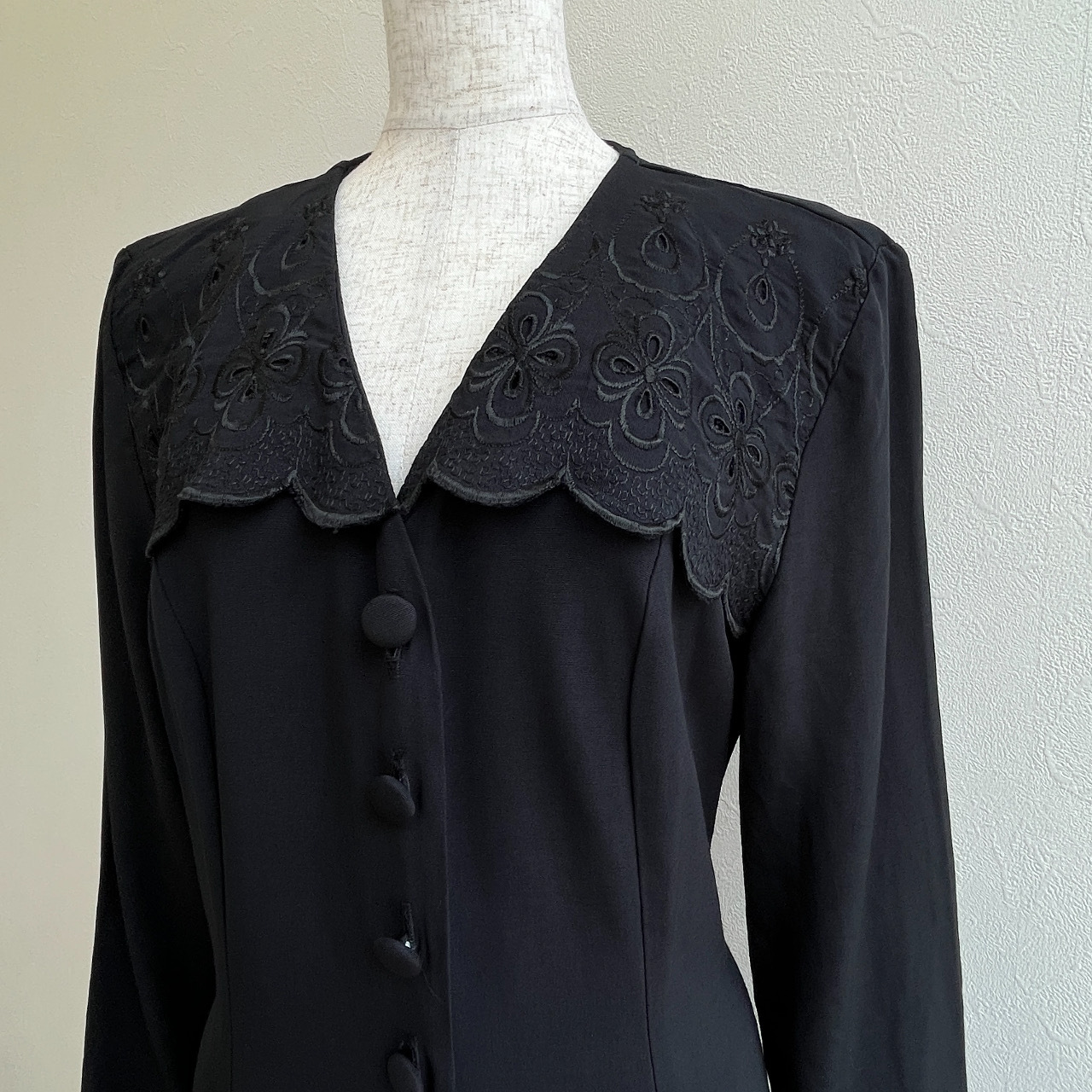 All that Jazz黑色大刺繡領連身裙