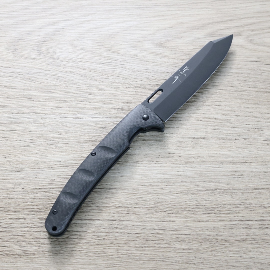 黑崎優 折疊刀 100mm 黑染 SG2粉末HSS鋼 碳纖維/付皮套