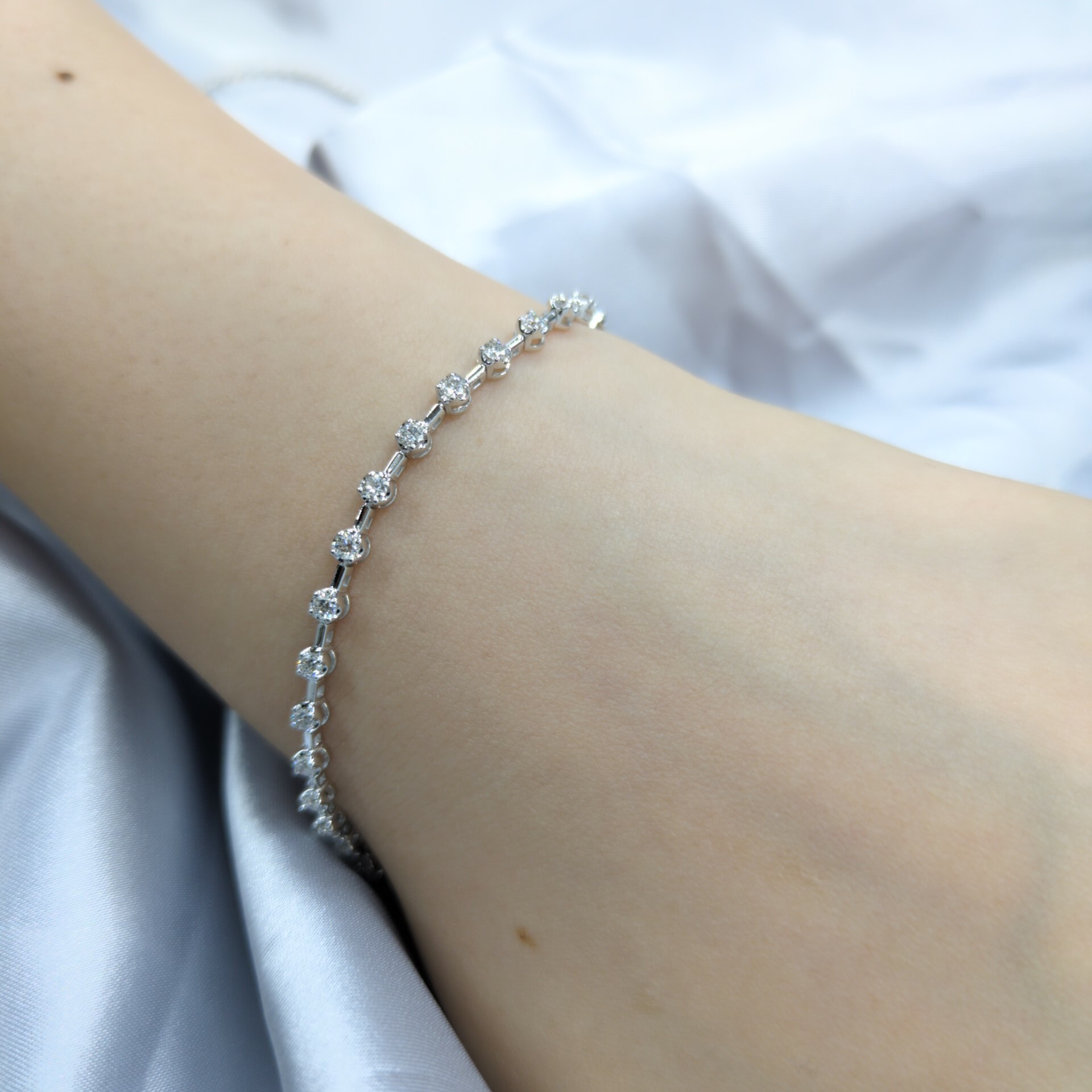 全新18K白金1卡11份鑽石手鍊