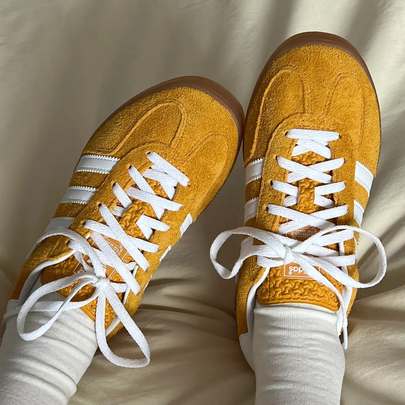 ADIDAS GAZELLE INDOOR 芒果黃黃橘亮黃焦糖底麂皮女鞋HQ8716