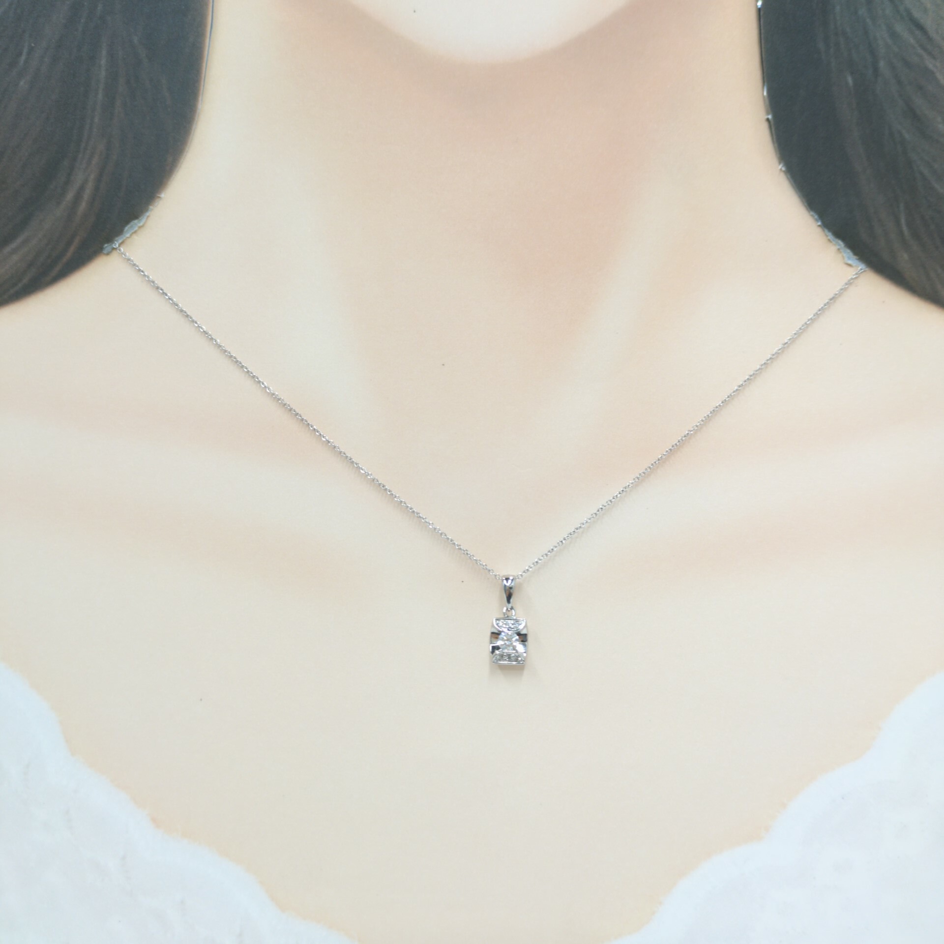 18K White Gold 0.19ct Diamond Pendant