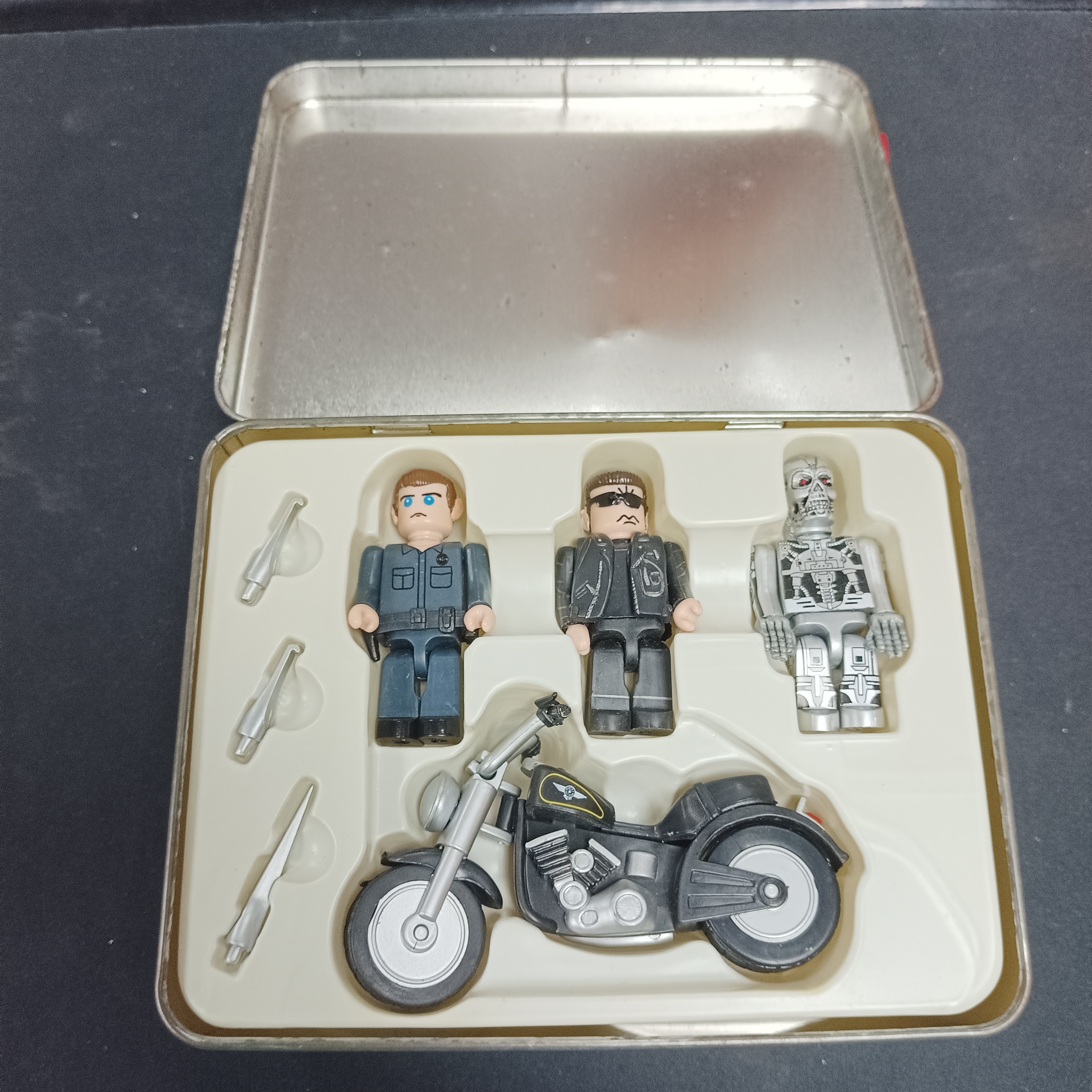 寄賣-其它-T2 Terminator Collector Tin Cube Figures With Bike Judgment Day
