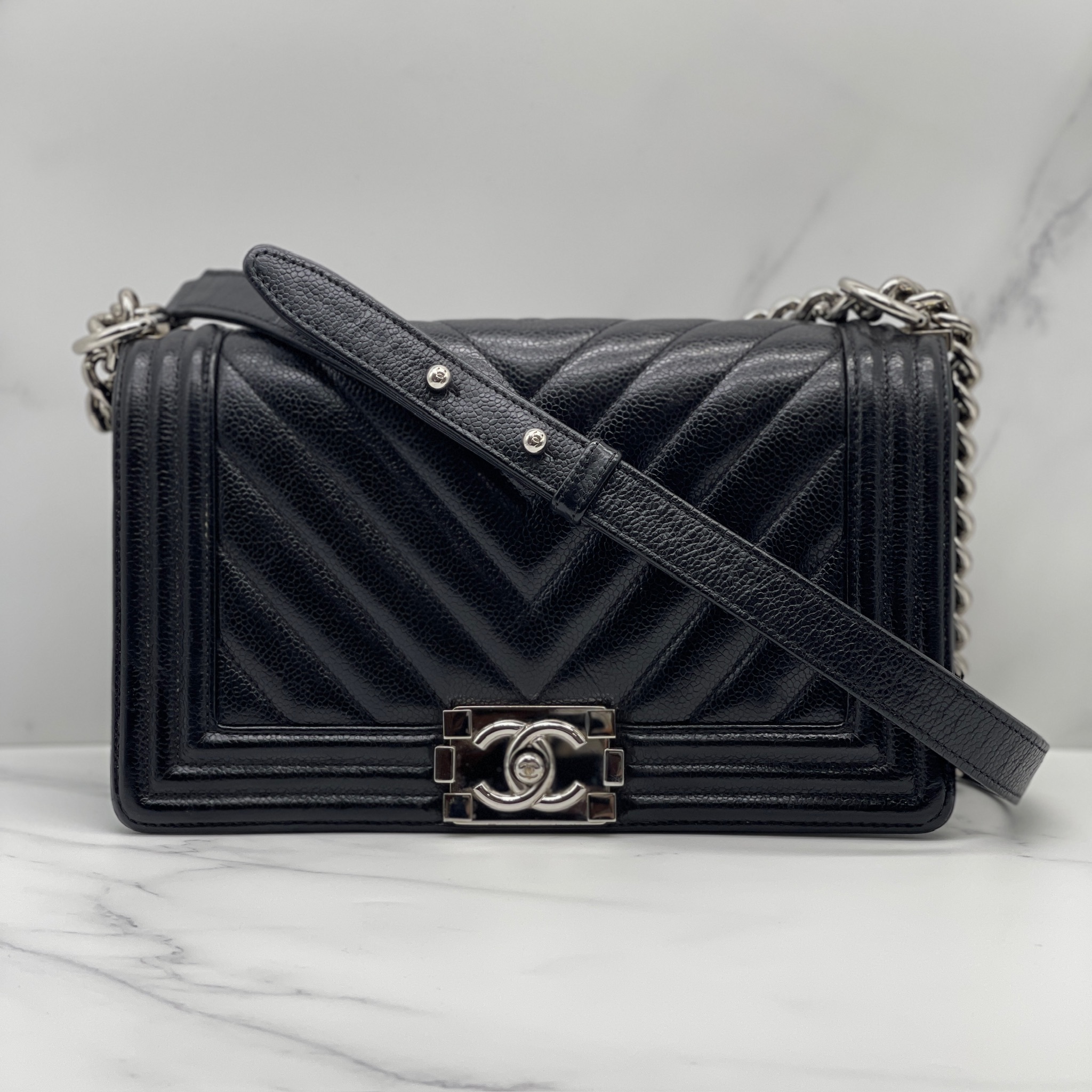 Chanel boy 25（V紋黑銀荔枝牛皮）