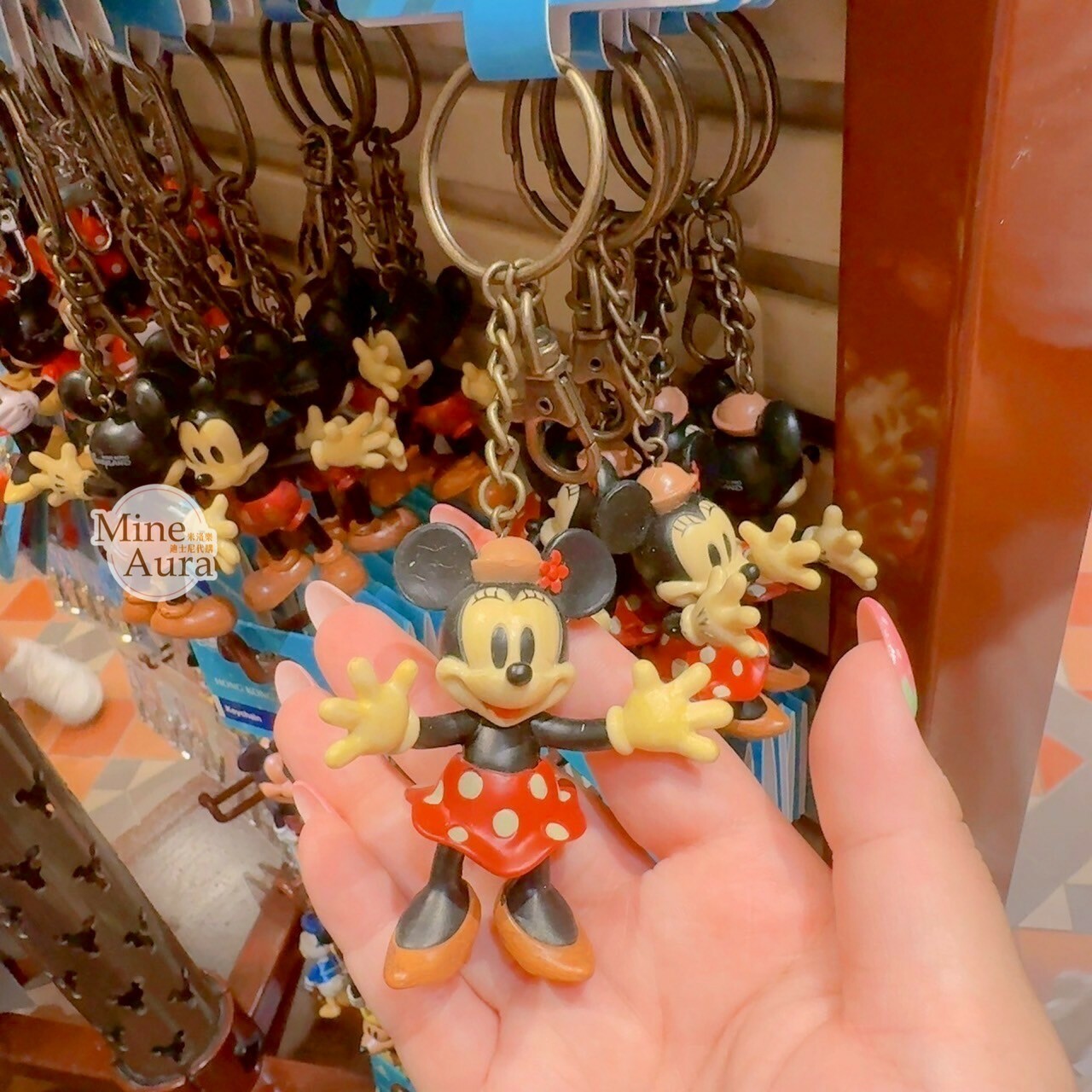 米妮 Minnie 復古配色 抱抱 站姿 鑰匙圈 吊飾 -香港迪士尼樂園