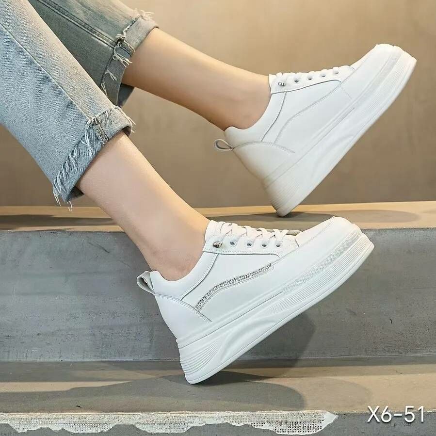 亮亮條內增高真皮小白鞋