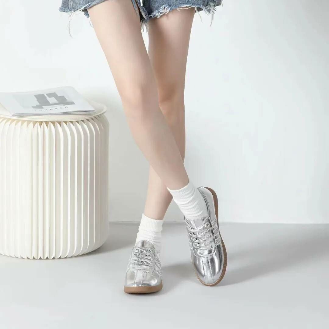 焦糖底條文真皮休閒鞋