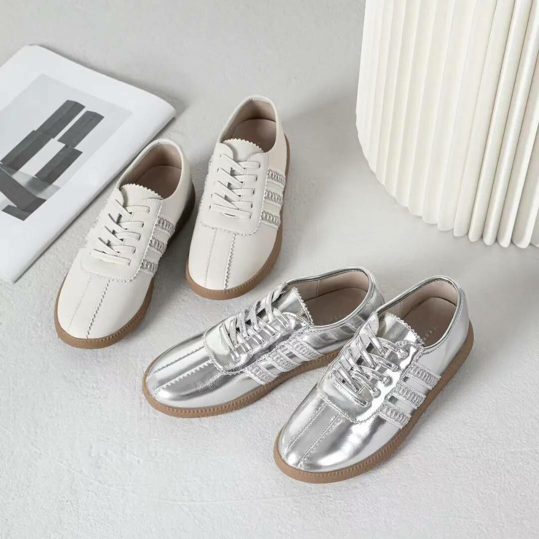 焦糖底條文真皮休閒鞋