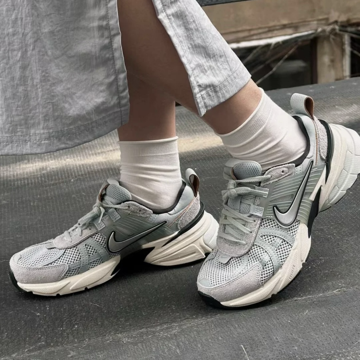 Nike V2K Run Light Pumice 石灰米藍 灰藍 米白 運動鞋 復古Y2K 老爹鞋