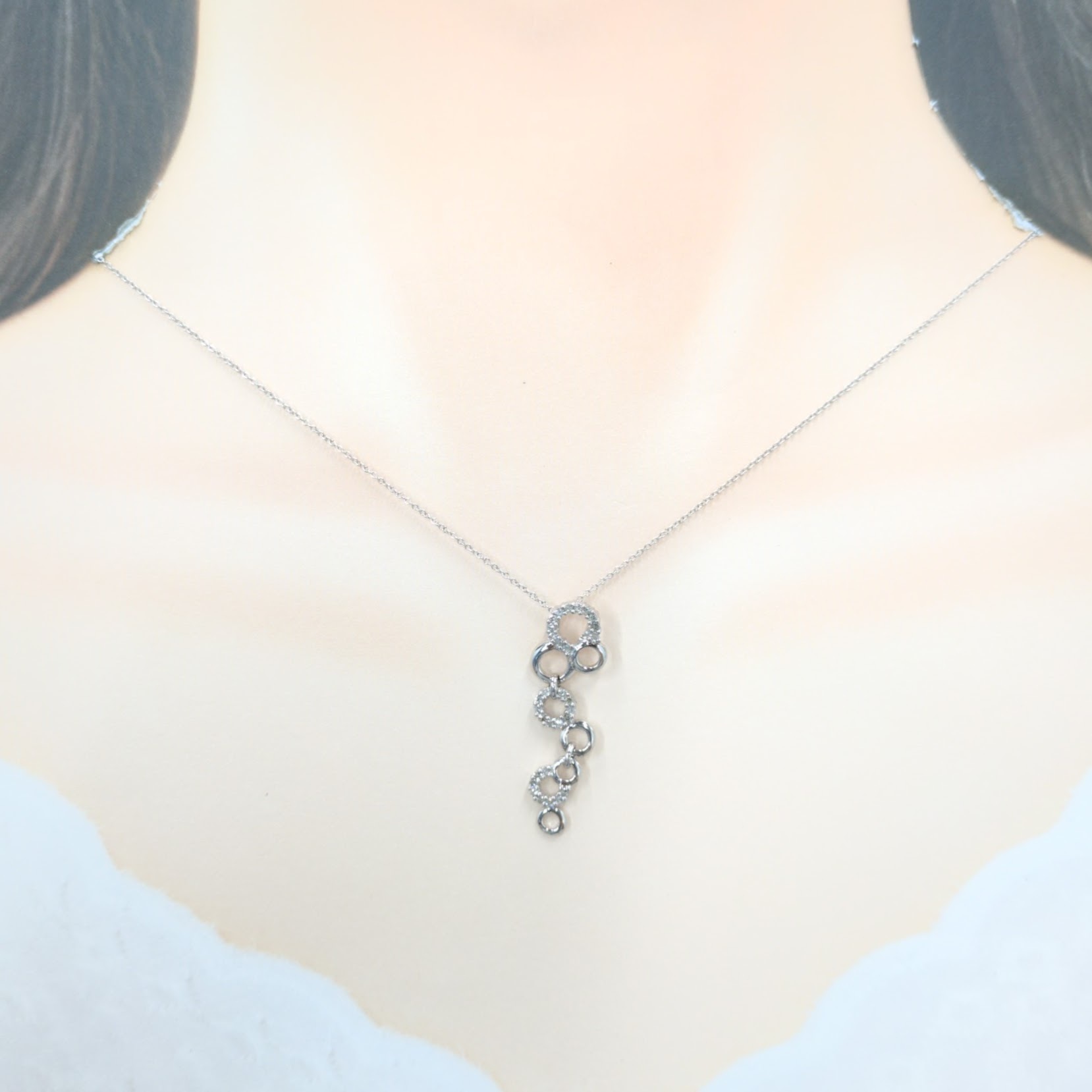 18K White Gold 0.18ct Diamond Pendant