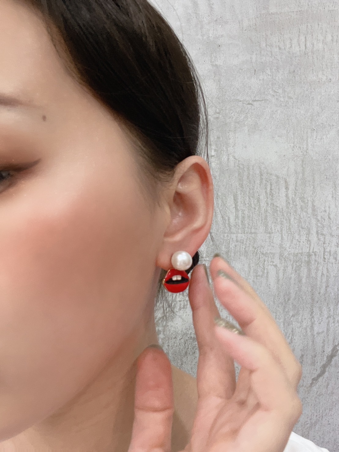 親吻敏感帶 2戴珍珠耳環(925銀針)