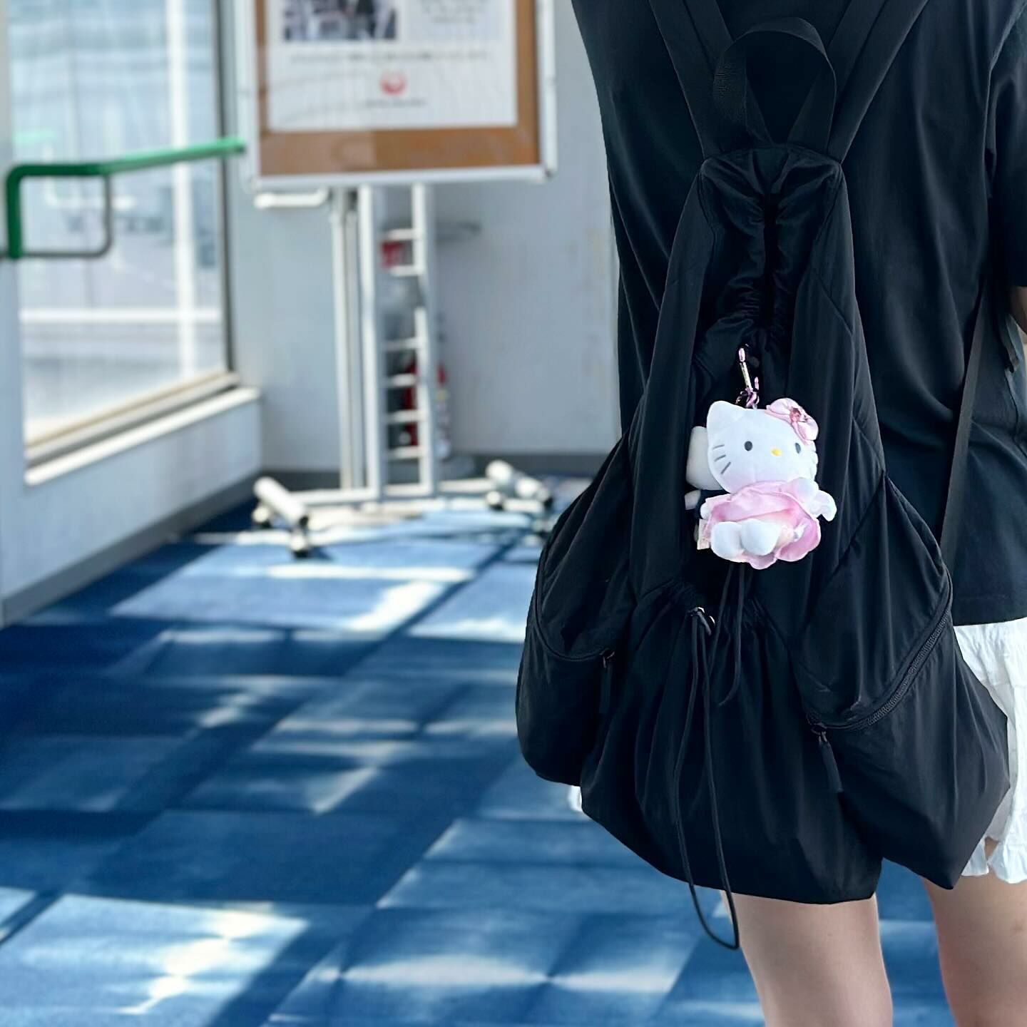 Hello Kitty 日本限定 凱蒂貓 SANRIO 三麗鷗 迷你娃娃 極光翅膀 緞面 心型扣 愛心扣 鑰匙圈