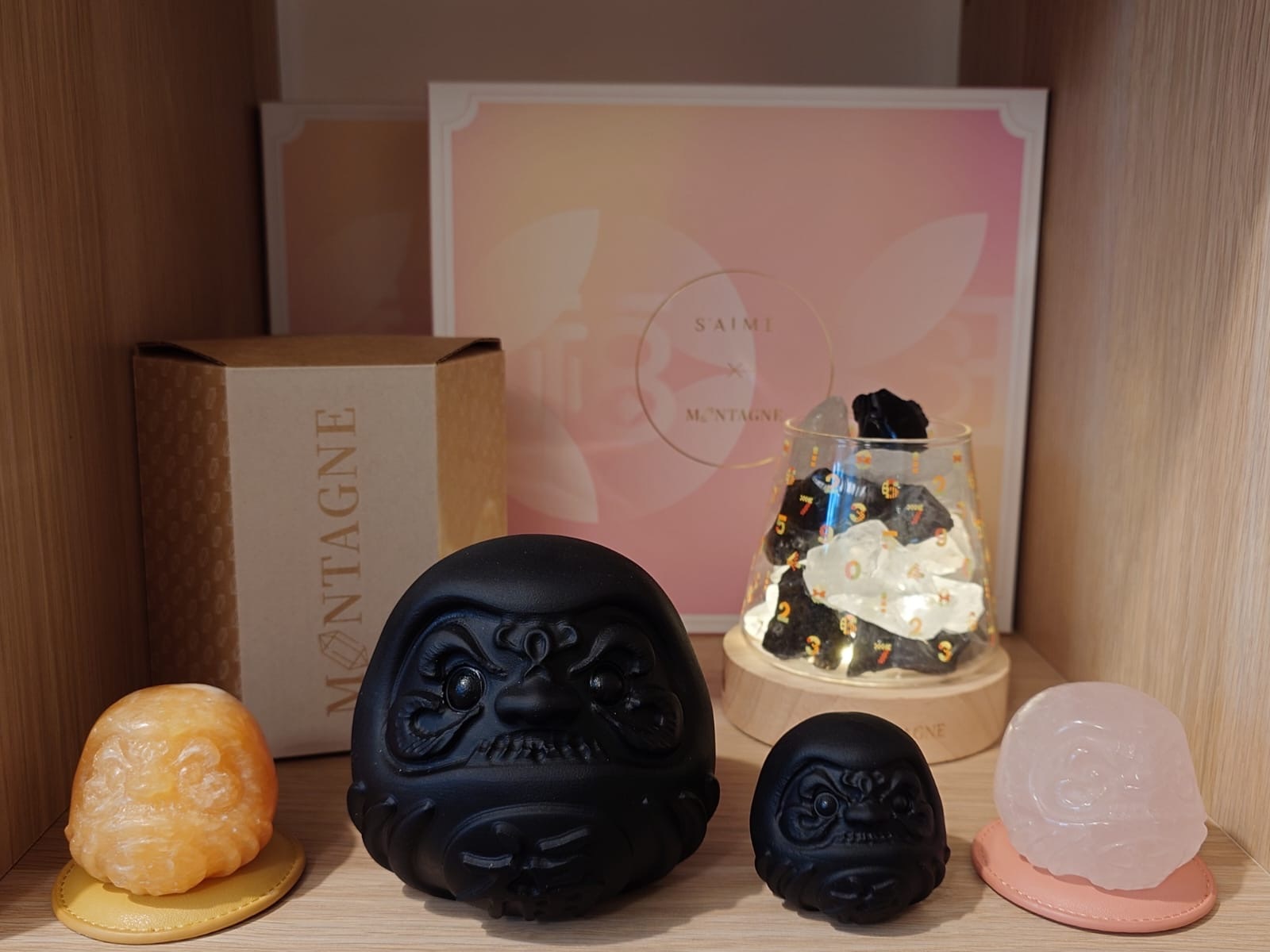 Montagne 黑曜石大達摩擴香石公仔